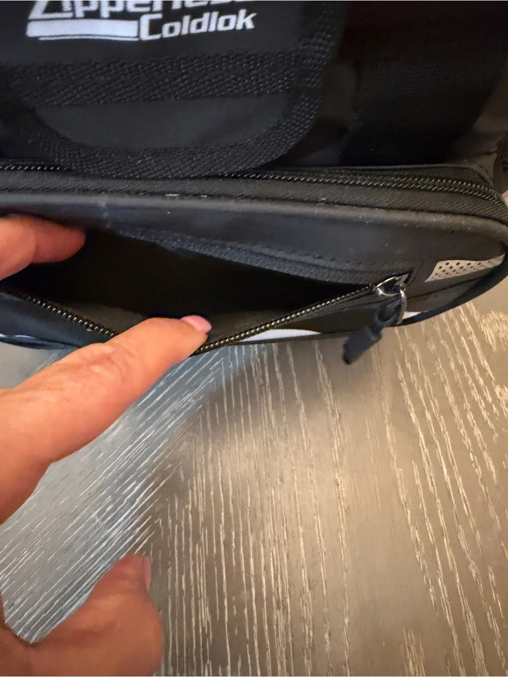Tommy Bahama Black and White Insulated Toiletry / Cooler Bag